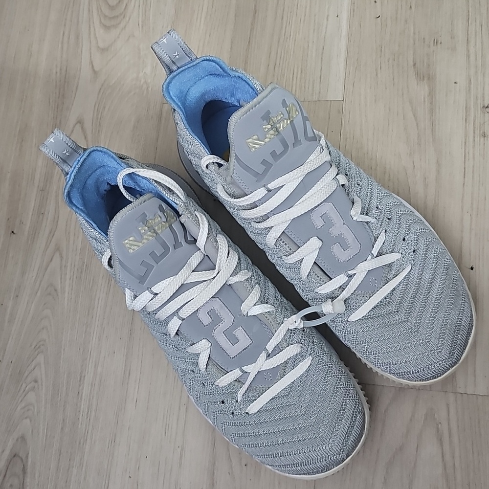 Nike LeBron 16 'MPLS' sneaker Size 11